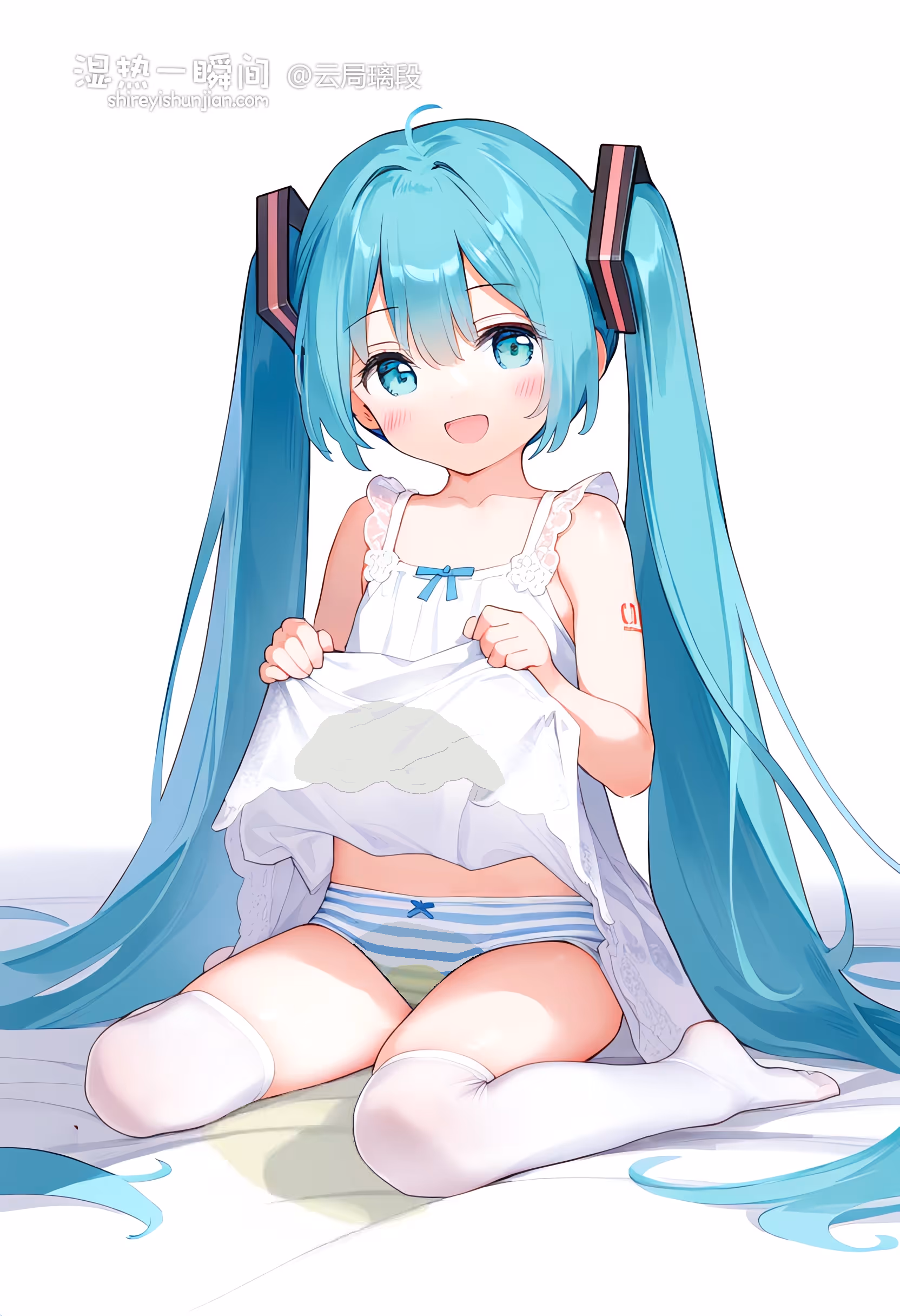 Miku酱尿湿了可爱的小裙子和蓝白胖次