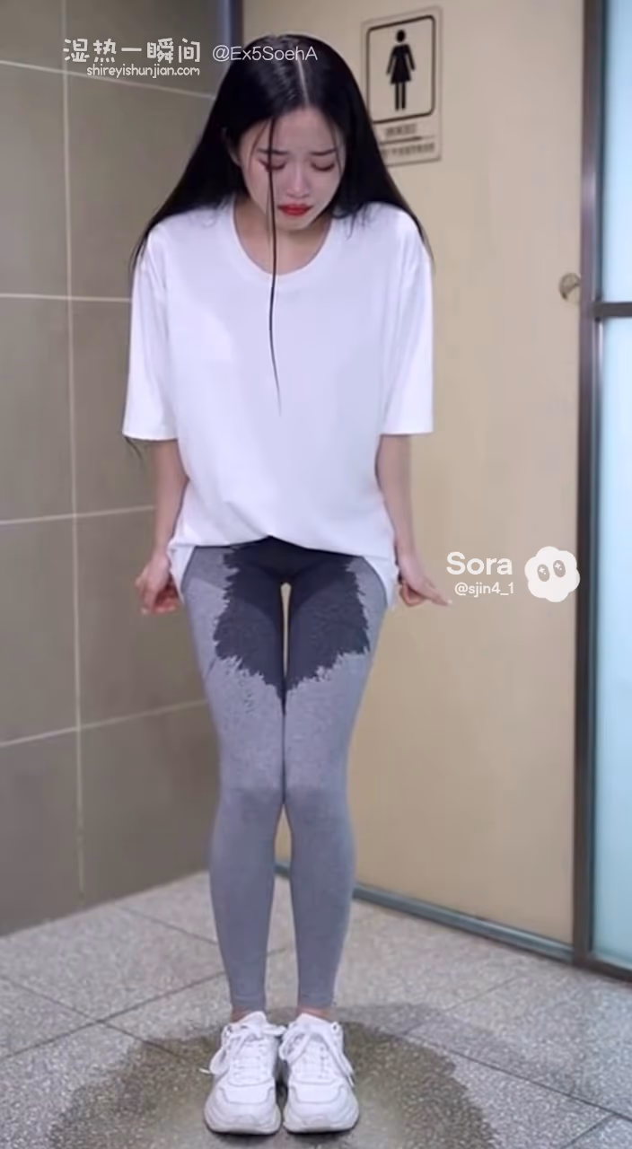 女生尿湿瑜伽裤 [Sora] 仅截图, 2图
